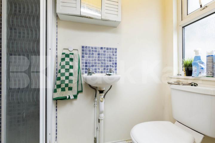 4 bedroom house located a short walk to Stoke Newington Station  Listria Park, Stoke Newington